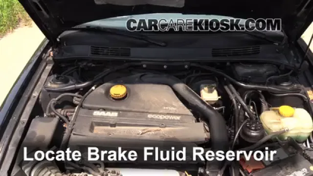 2002 Saab 9-3 SE 2.0L 4 Cyl. Turbo Hatchback (4 Door) Líquido de frenos Controlar nivel de líquido